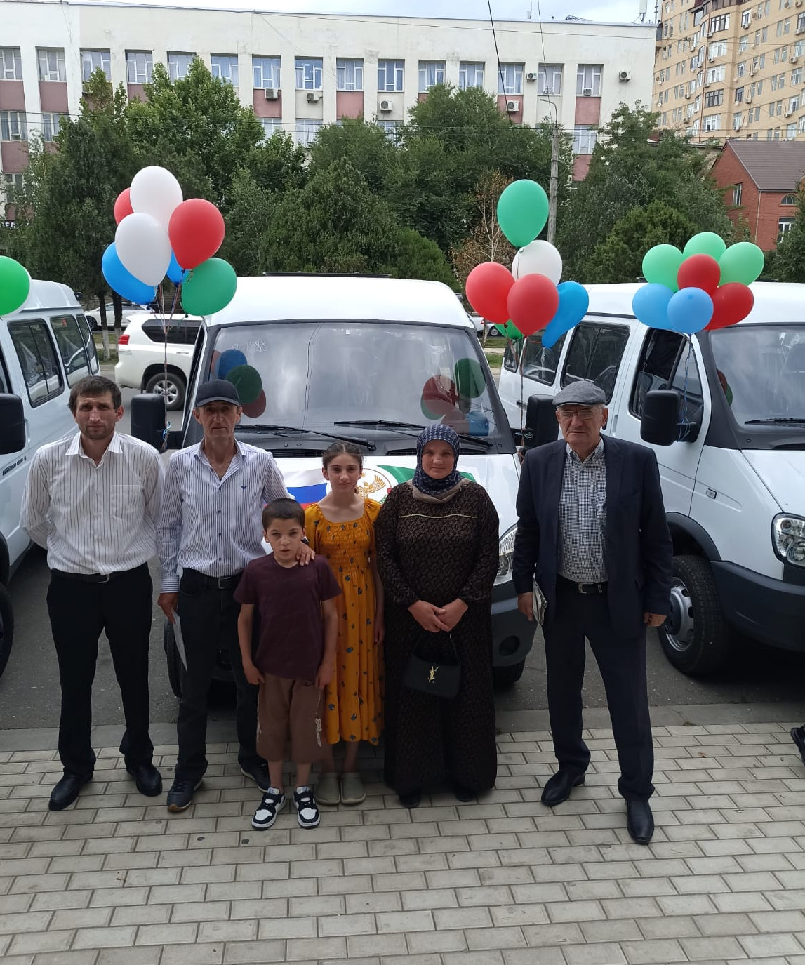 О вручении микроавтобуса многодетной семье Шамхаловых